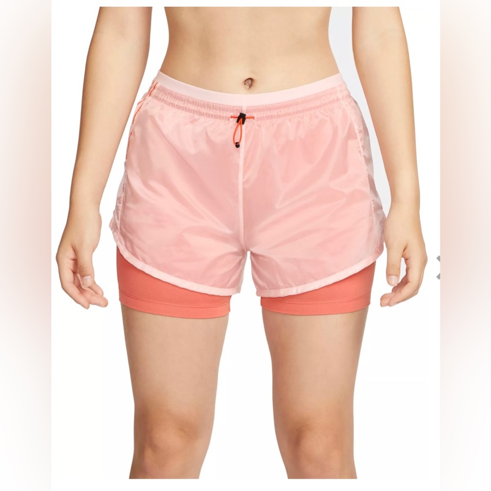 NIKE Women's Icon Clash Tempo Luxe Mid-Rise Running Shorts